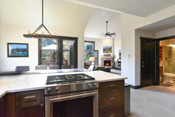 Red Hawk Townhome - Walk to Lifts, Pool/Hot Tub Access - Image 5