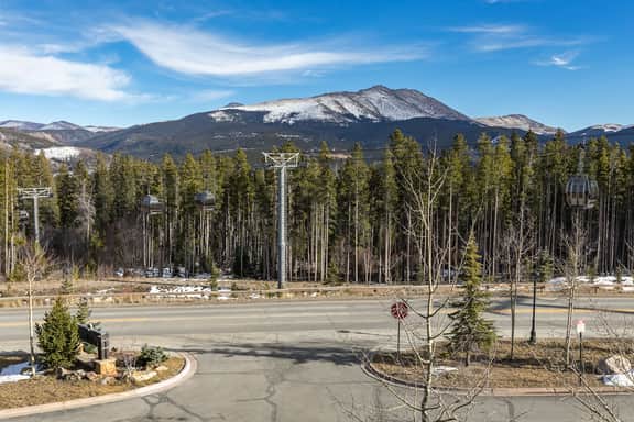 Crystal Peak Expedition Condo: Ski-In, Ski-Out Luxury - Image 4