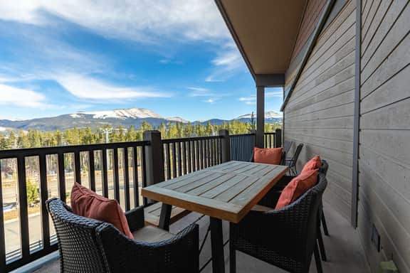 Crystal Peak Expedition Condo: Ski-In, Ski-Out Luxury - Image 3