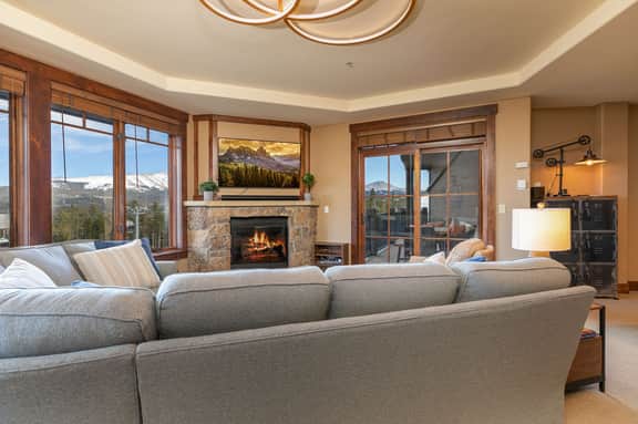 Crystal Peak Expedition Condo: Ski-In, Ski-Out Luxury - Image 2