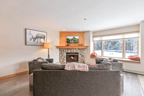 Tyra Chalet Condo: Ski-In/Ski-Out - Image 4