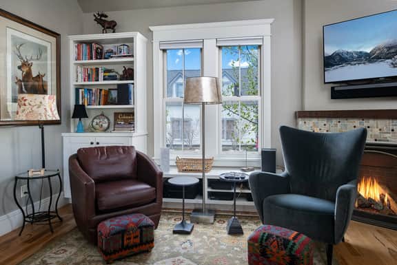 Plum Cottage: Gorgeous Historic Home - Image 4