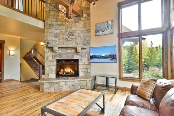 Alpine Mountain Lodge - Luxury Home w/ Hot Tub - Image 3