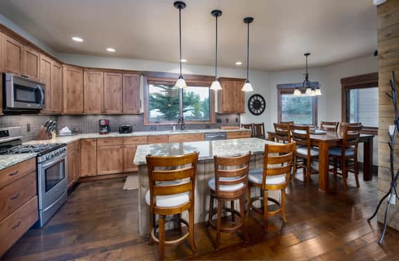 Ridgeview Court Townhome: Incredible Rooftop Deck - Image 5
