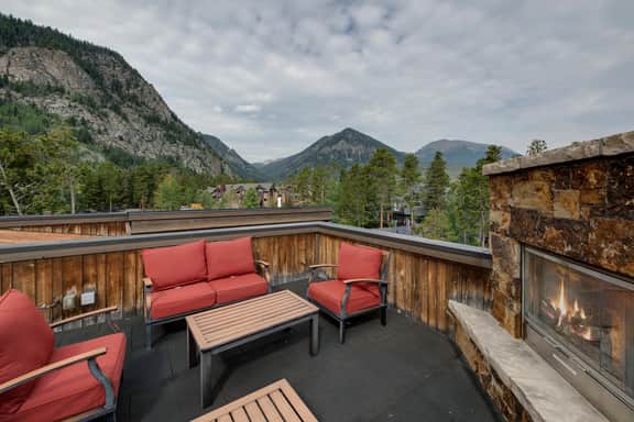Ridgeview Court Townhome: Incredible Rooftop Deck - Image 3