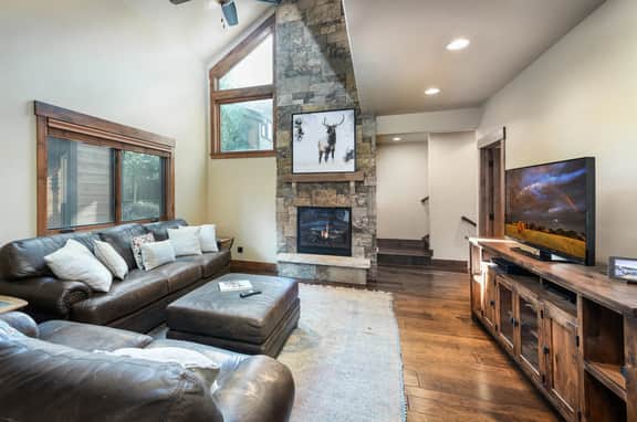 Ridgeview Court Townhome: Incredible Rooftop Deck - Image 2