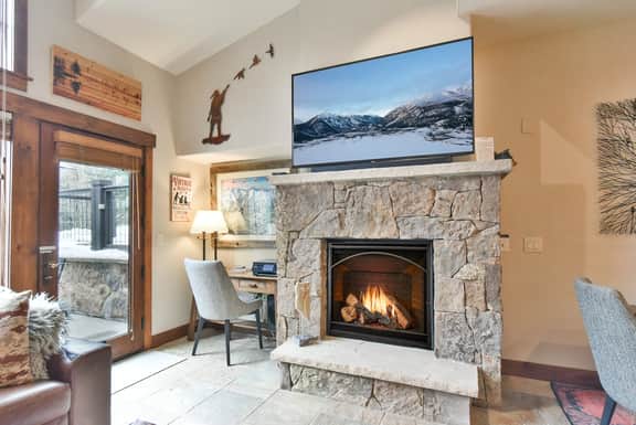 Mountain Thunder Snow Day Townhome: Ski In, Walk To Gondola – High-End Resort - Image 4