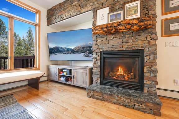 Prospect Point Getaway: Mountain Views w/ Private Hot Tub - Image 5