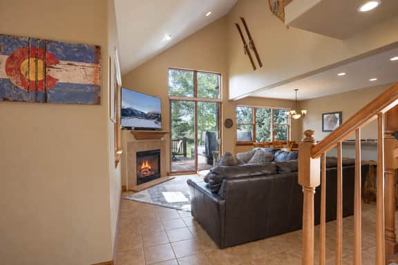 Highland Greens Townhome: Long-Stay Lodging, Private Hot Tub - Image 4