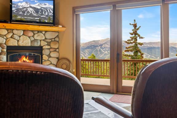 Sun Breck Lodge - Panoramic Mountain Views & Hot Tub - Image 3