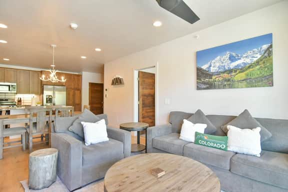 Blue River Flats Lookout: High-End Finishes w/ Mountain Views - Image 4
