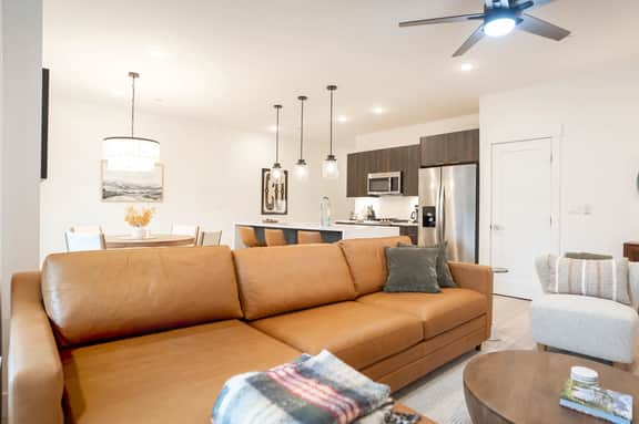 River West Rivers And Roads Condo: Mountain Views, Shared Hot Tubs - Image 4