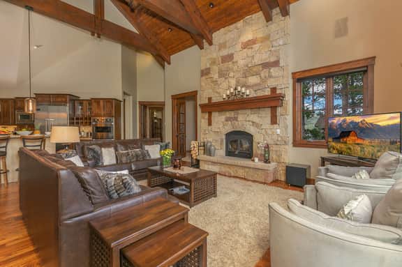 Snowy Point Chalet: True Mountain Luxury - Image 5