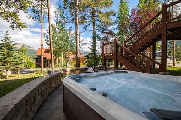 Snowy Point Chalet: True Mountain Luxury - Image 4