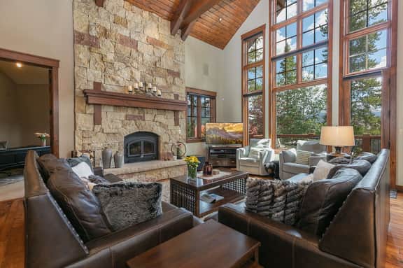 Snowy Point Chalet: True Mountain Luxury - Image 2