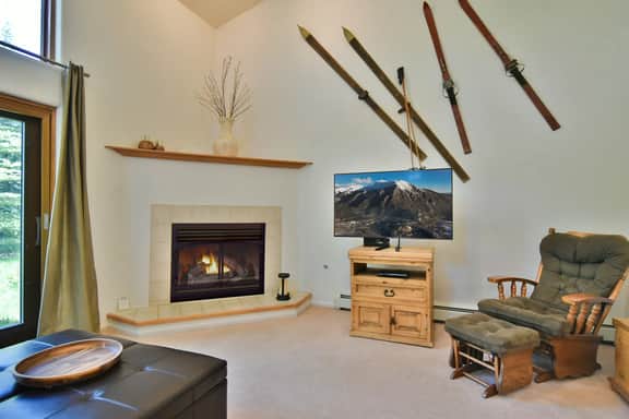 Park Forest Deer Trail Townhome: Hot Tub, On Shuttle Route - Image 3