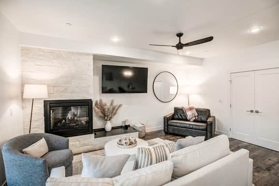 River West Ptarmigan Peak Condo: Upscale Riverfront Retreat - Image 3