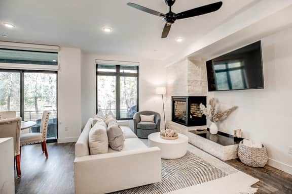 River West Ptarmigan Peak Condo: Upscale Riverfront Retreat - Image 5