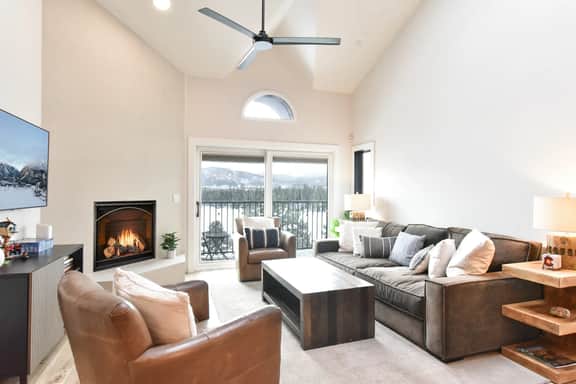 Lake Forest Alpine View: Lake & Mountain Views - Image 2