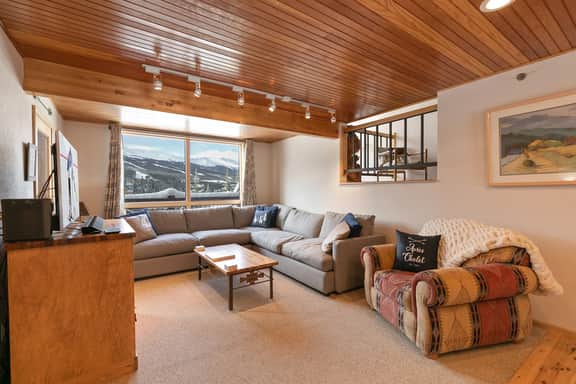 Sunrise Ridge Townhome: Hot Tub, Stunning Views - Image 2