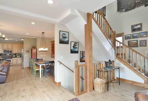 Rachel Lane Home: Views, Style, Hot Tub - Image 3