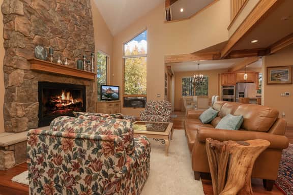 Silverbell Chalet: Private Hot Tub, Mountain Views - Image 3