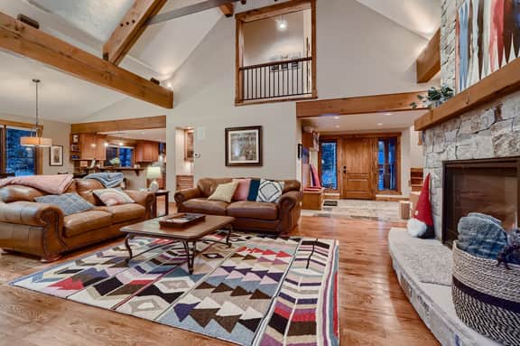 Wilderness Woods Retreat: Private Hot Tub, Close to Town! - Image 5