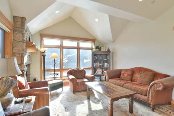 Mt. Victoria Lodge Crestline Condo: Downtown, Nicely Appointed - Image 2