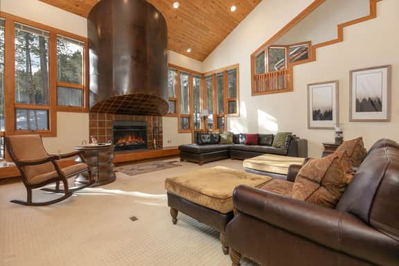 Grand Antler Lodge: Spacious, Updated, Sleeps 16 - Image 2