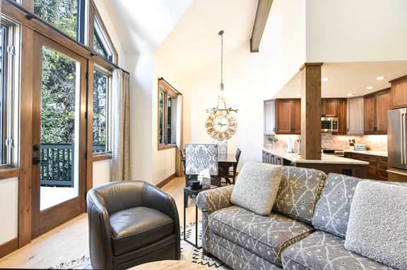 Highlander Townhome: Walk to Lifts, Walk to Town, Close to Everything! - Image 3