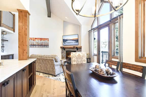 Highlander Townhome: Walk to Lifts, Walk to Town, Close to Everything! - Image 5