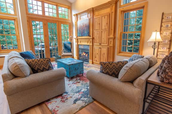 White Wolf Mountain Air Townhome: Elegant Retreat - Image 4