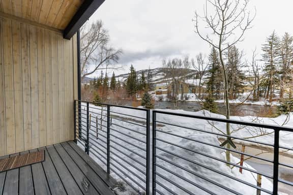 Après Shores Riverfront: Upscale Downtown Retreat - Image 3