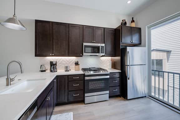 Fourth Street Crossing Traverse Townhome: Stylish Retreat - Image 5