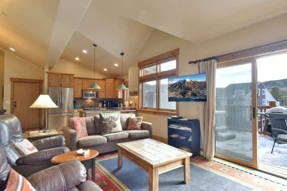 Mt. Victoria Lodge Penthouse Condo: Downtown, Hot Tub - Image 2