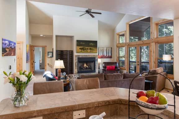 Whispering Pines Retreat: Quiet Wooded Setting, Hot Tub - Image 4