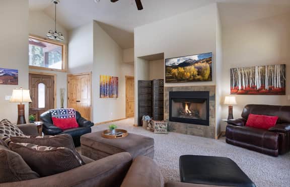 Whispering Pines Retreat: Quiet Wooded Setting, Hot Tub - Image 3